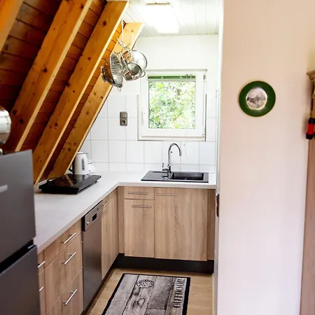 Roter Fuchsbau Am Eichwald *