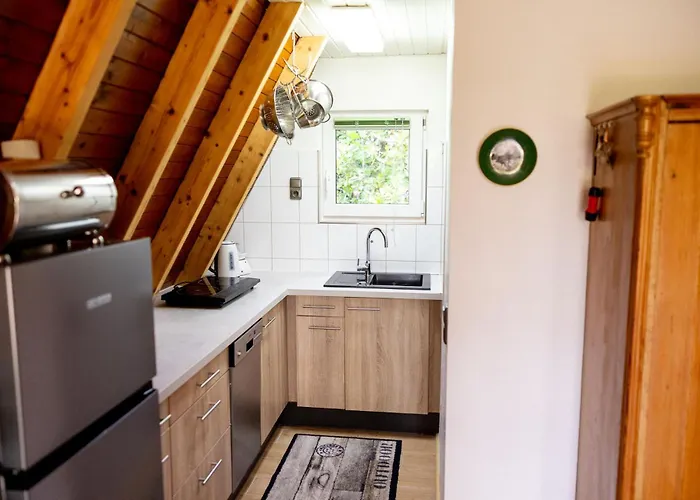 Roter Fuchsbau Am Eichwald *